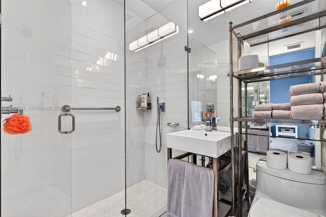 For Sale: $475,000 (1 beds, 1 baths, 800 Square Feet)