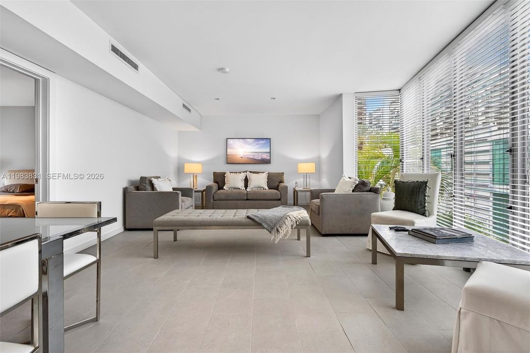 For Sale: $475,000 (1 beds, 1 baths, 800 Square Feet)