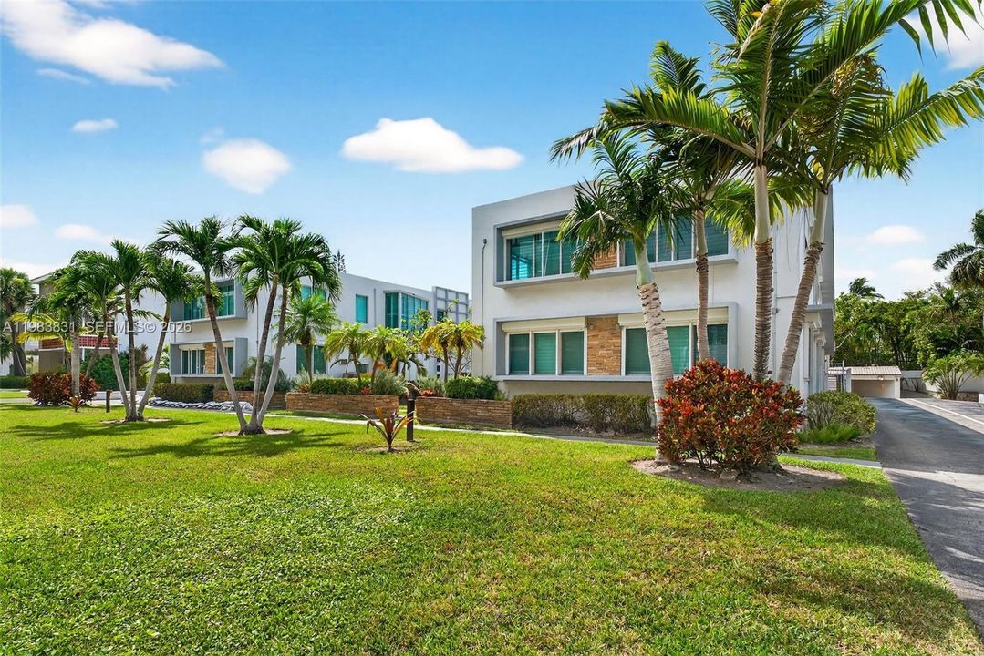 For Sale: $475,000 (1 beds, 1 baths, 800 Square Feet)