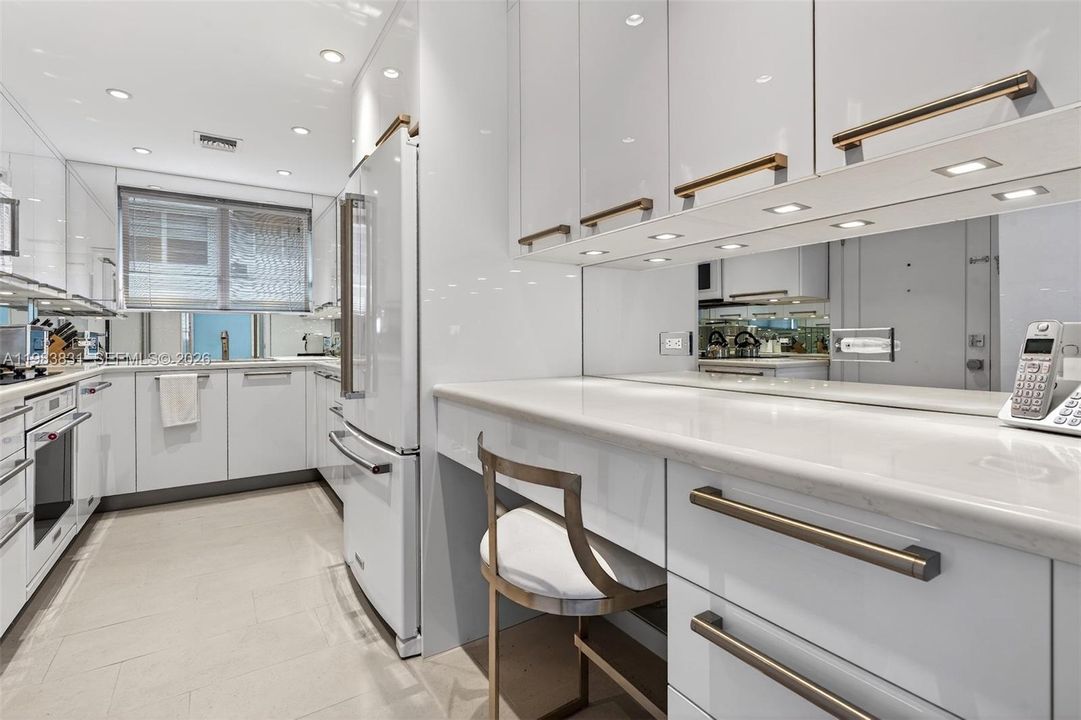 For Sale: $475,000 (1 beds, 1 baths, 800 Square Feet)