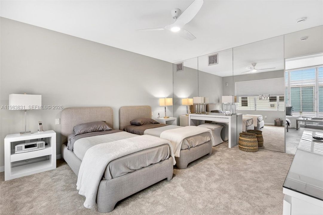 For Sale: $475,000 (1 beds, 1 baths, 800 Square Feet)