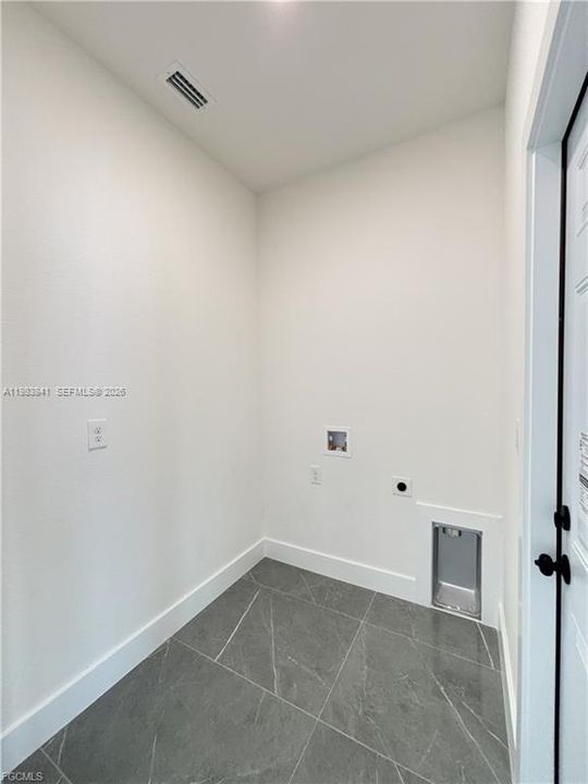 Под контрактом: $299,900 (3 спален, 2 ванн, 1406 Квадратных фут)