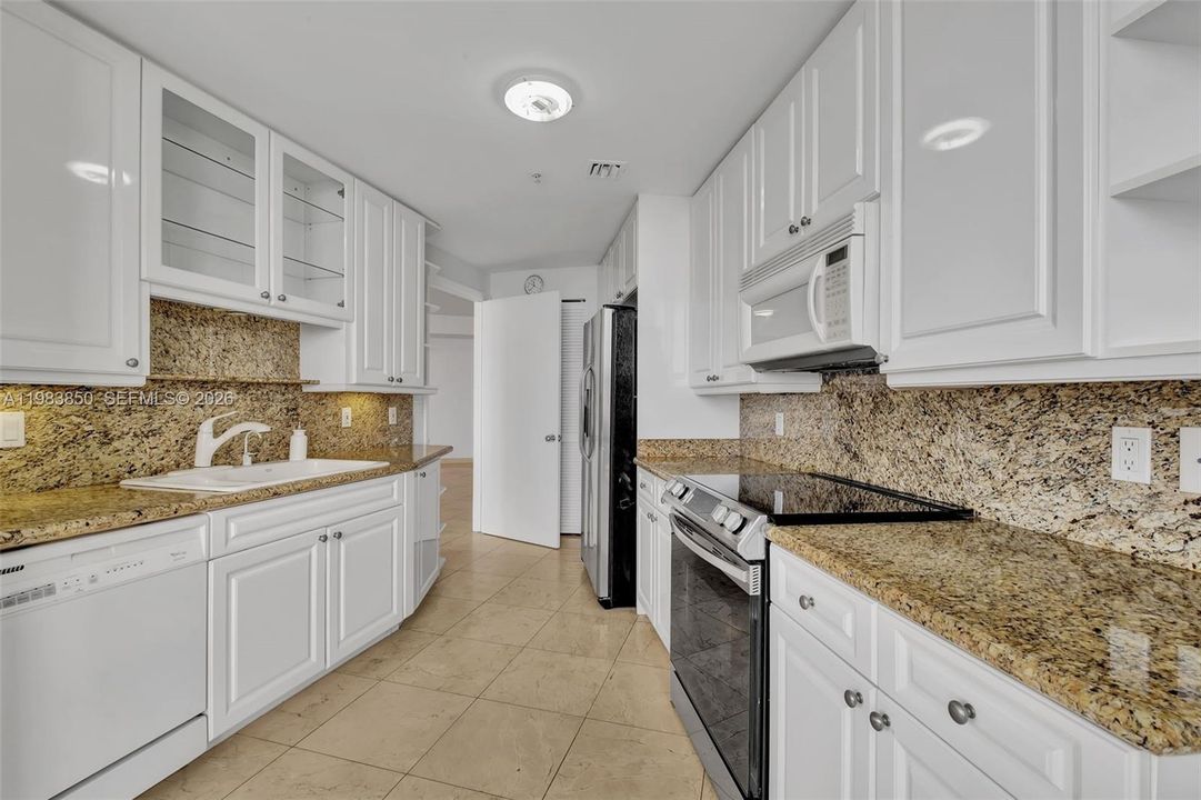 For Sale: $1,150,000 (2 beds, 2 baths, 1440 Square Feet)