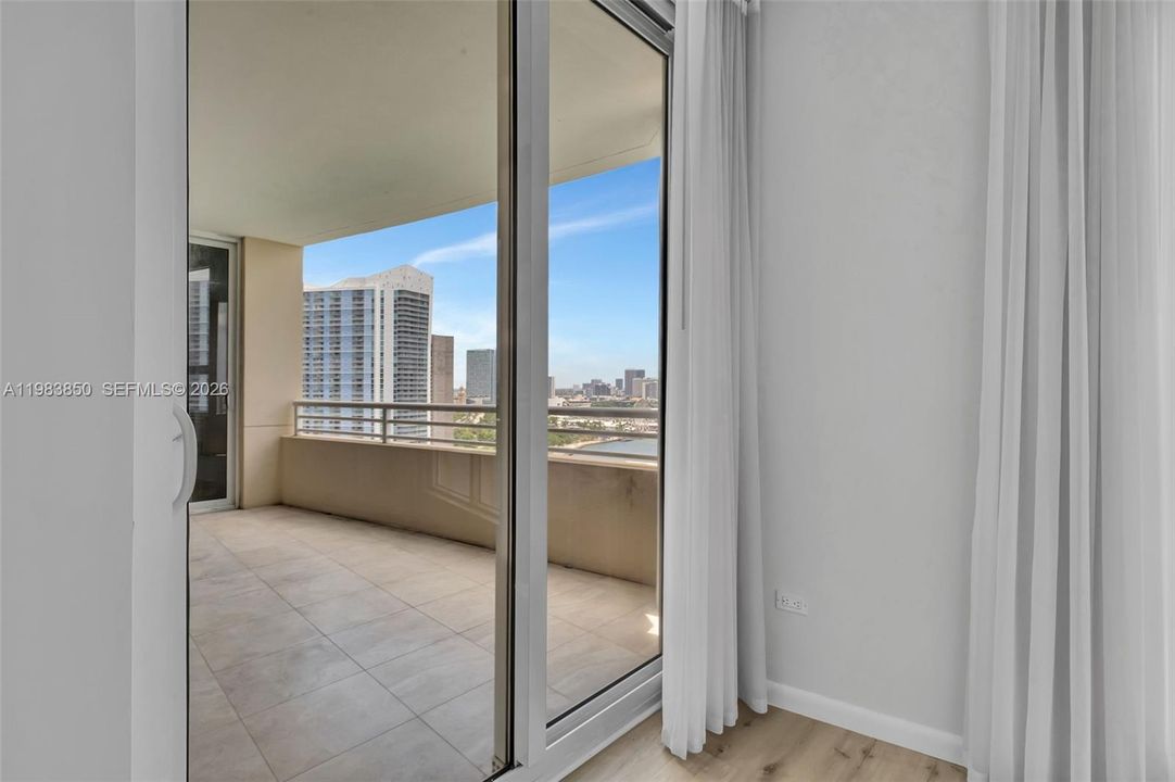 For Sale: $1,150,000 (2 beds, 2 baths, 1440 Square Feet)