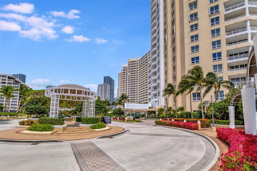 For Sale: $1,150,000 (2 beds, 2 baths, 1440 Square Feet)