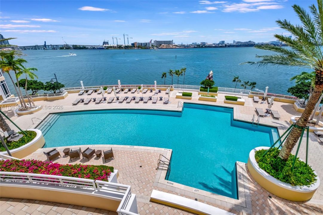For Sale: $1,150,000 (2 beds, 2 baths, 1440 Square Feet)