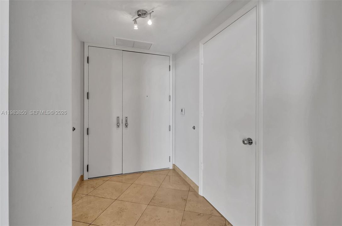 For Sale: $1,150,000 (2 beds, 2 baths, 1440 Square Feet)