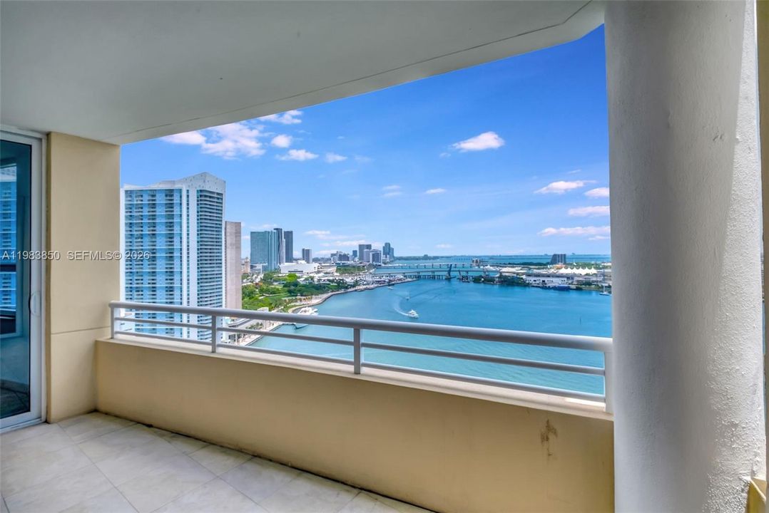 For Sale: $1,150,000 (2 beds, 2 baths, 1440 Square Feet)