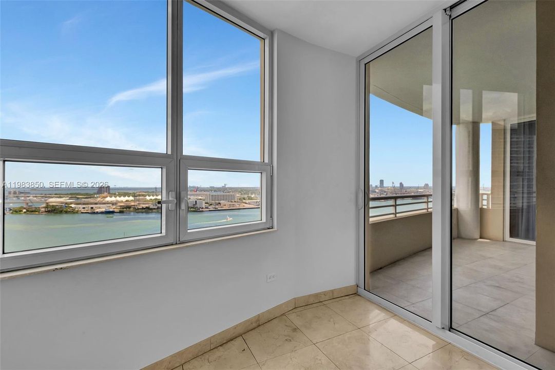 For Sale: $1,150,000 (2 beds, 2 baths, 1440 Square Feet)