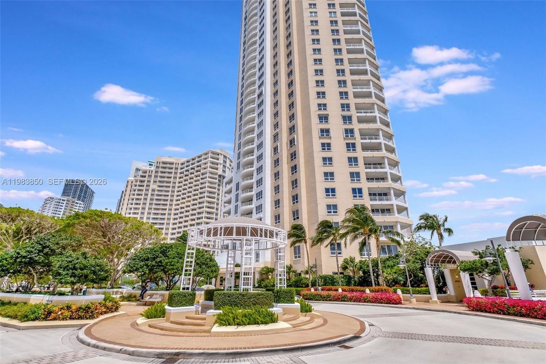 For Sale: $1,150,000 (2 beds, 2 baths, 1440 Square Feet)