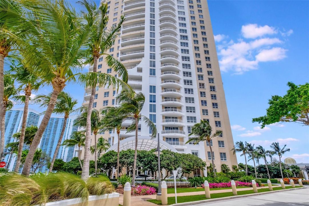 For Sale: $1,150,000 (2 beds, 2 baths, 1440 Square Feet)