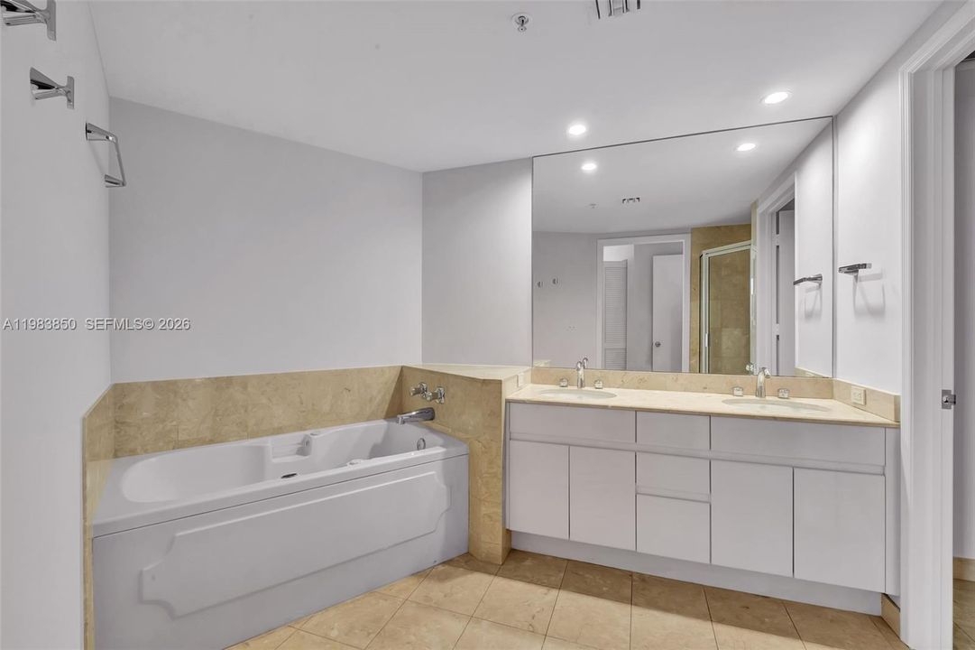 For Sale: $1,150,000 (2 beds, 2 baths, 1440 Square Feet)