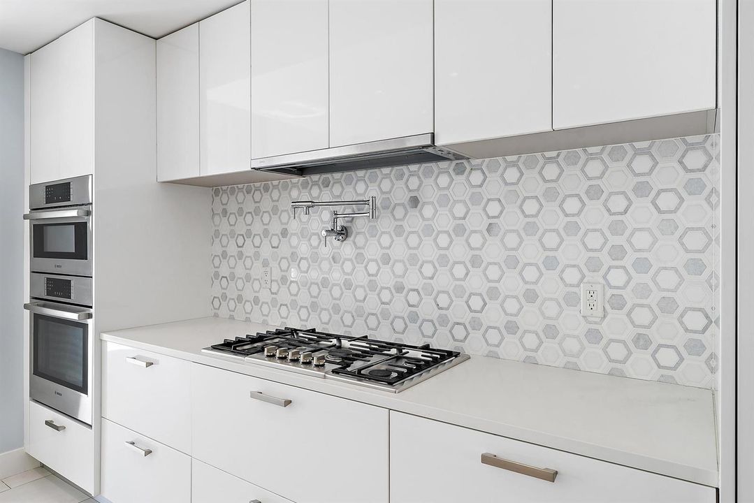 770 N St-22