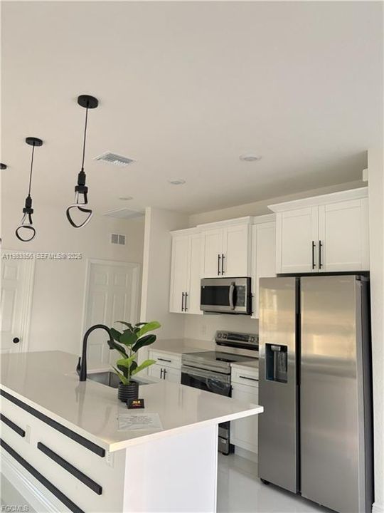 Vendido Recientemente: $284,900 (3 camas, 2 baños, 1406 Pies cuadrados)