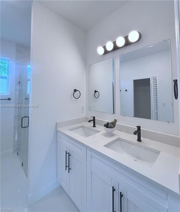 Vendido Recientemente: $284,900 (3 camas, 2 baños, 1406 Pies cuadrados)