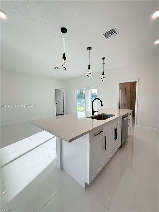 Vendido Recientemente: $284,900 (3 camas, 2 baños, 1406 Pies cuadrados)