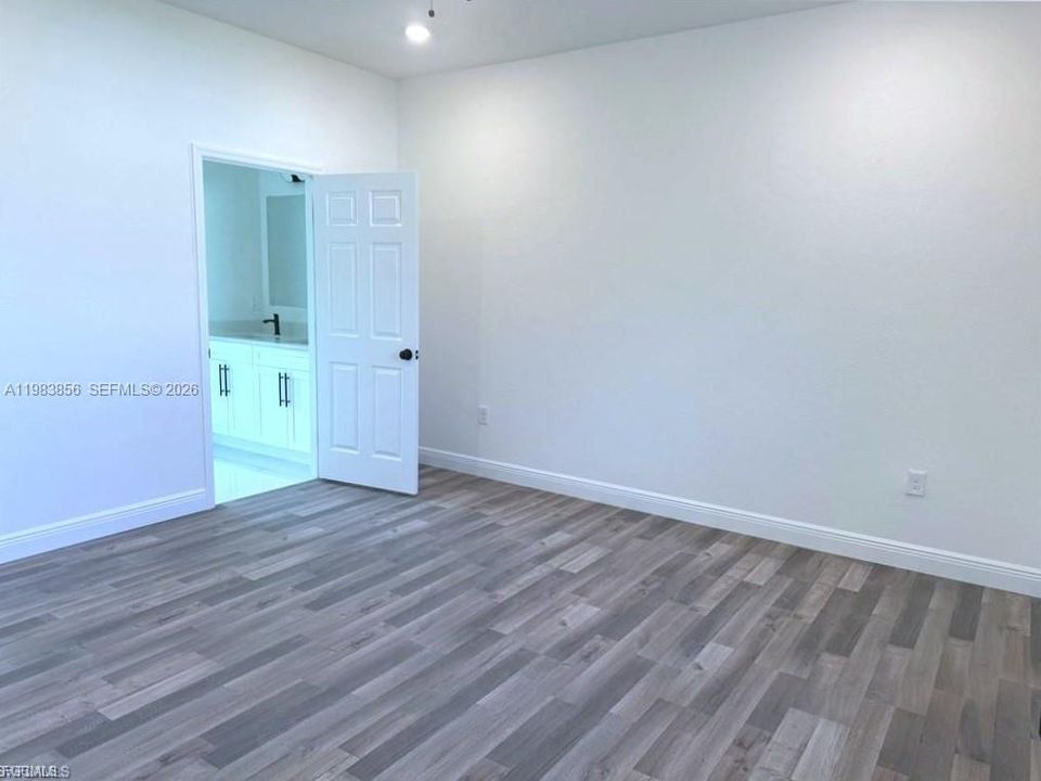 Vendido Recientemente: $284,900 (3 camas, 2 baños, 1406 Pies cuadrados)