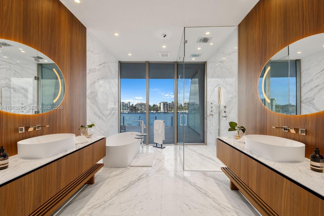 For Sale: $6,900,000 (3 beds, 3 baths, 2608 Square Feet)