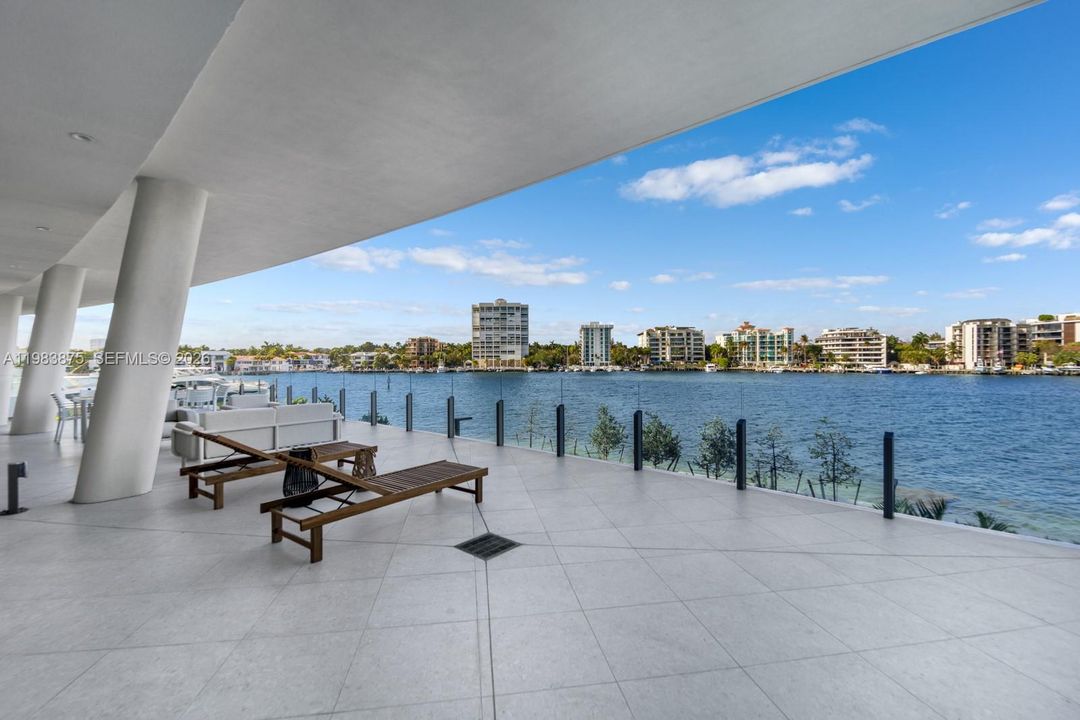 For Sale: $6,900,000 (3 beds, 3 baths, 2608 Square Feet)