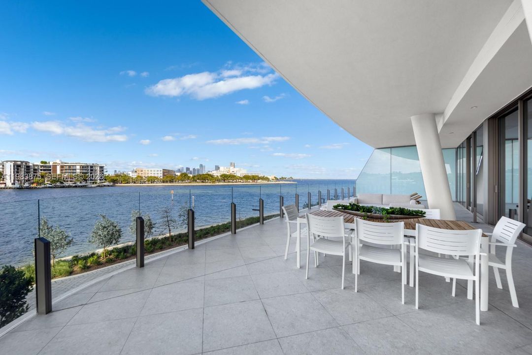 For Sale: $6,900,000 (3 beds, 3 baths, 2608 Square Feet)