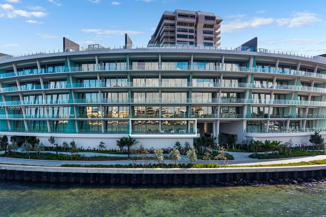 For Sale: $6,900,000 (3 beds, 3 baths, 2608 Square Feet)