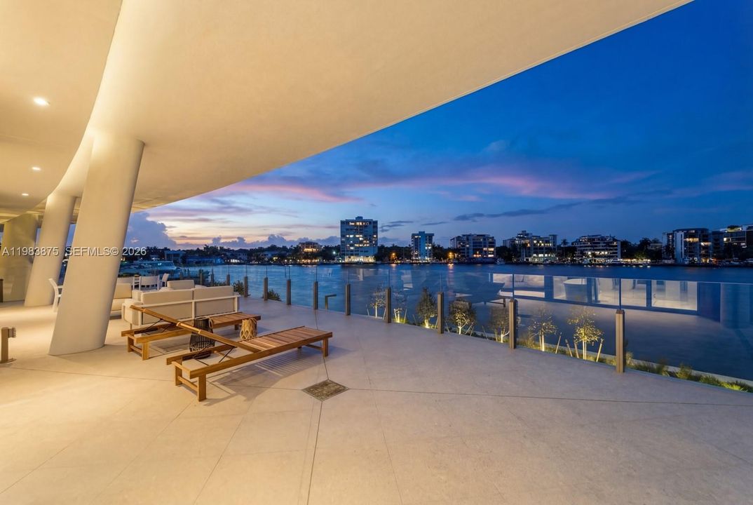 For Sale: $6,900,000 (3 beds, 3 baths, 2608 Square Feet)