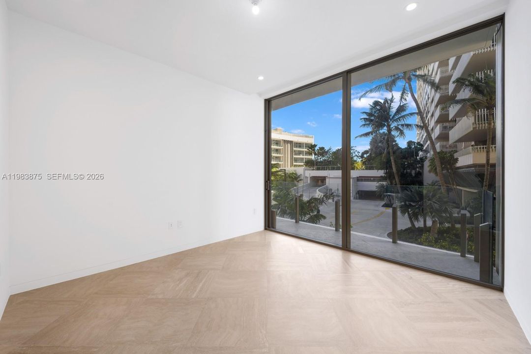 For Sale: $6,900,000 (3 beds, 3 baths, 2608 Square Feet)