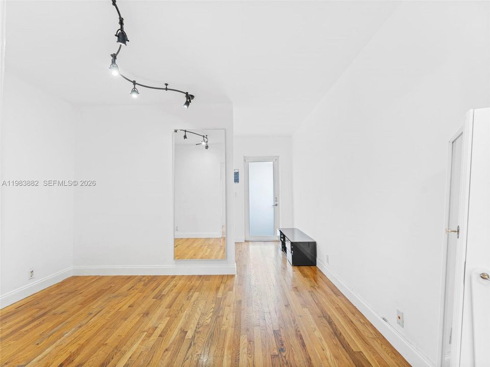 En Venta: $199,999 (0 camas, 1 baños, 430 Pies cuadrados)