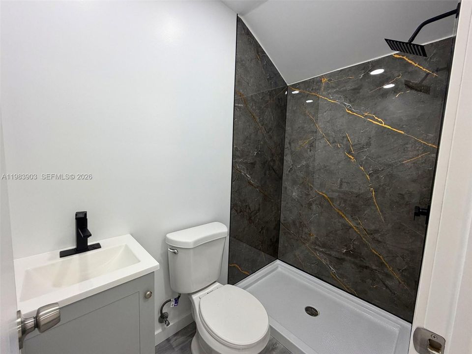 В аренду: $1,400 (0 спален, 1 ванн, 200 Квадратных фут)