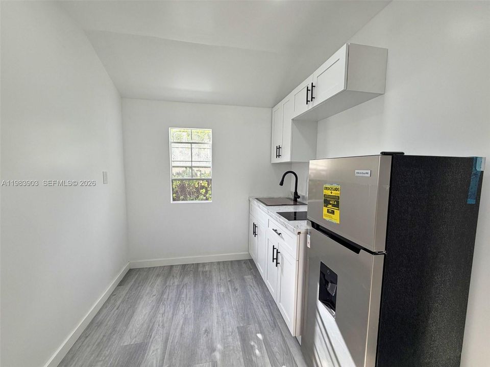 В аренду: $1,400 (0 спален, 1 ванн, 200 Квадратных фут)