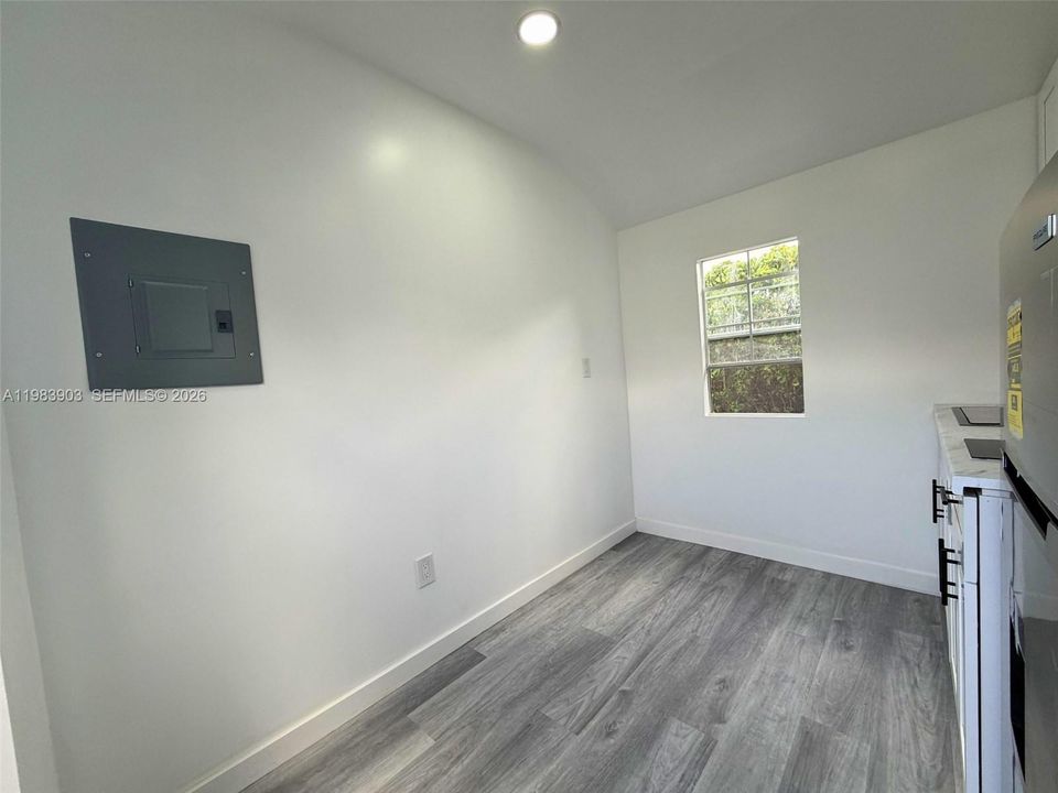 В аренду: $1,400 (0 спален, 1 ванн, 200 Квадратных фут)