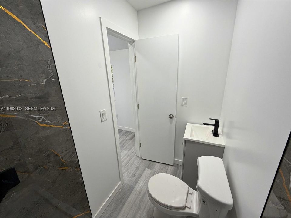 В аренду: $1,400 (0 спален, 1 ванн, 200 Квадратных фут)