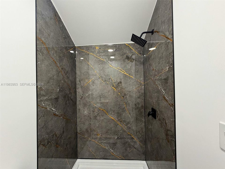 В аренду: $1,400 (0 спален, 1 ванн, 200 Квадратных фут)