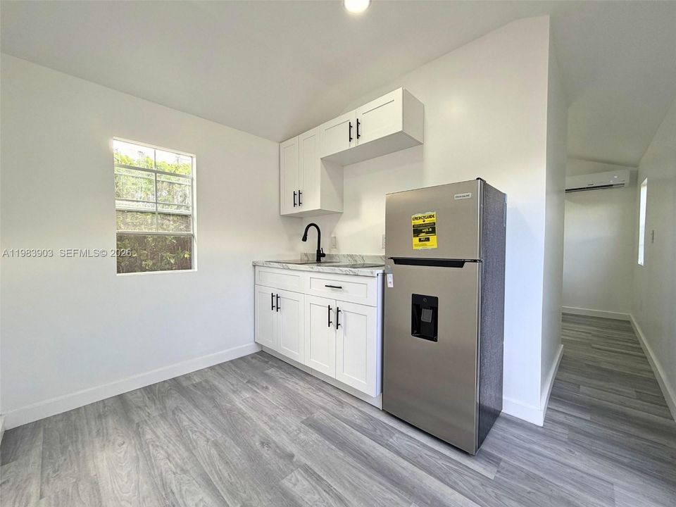 В аренду: $1,400 (0 спален, 1 ванн, 200 Квадратных фут)