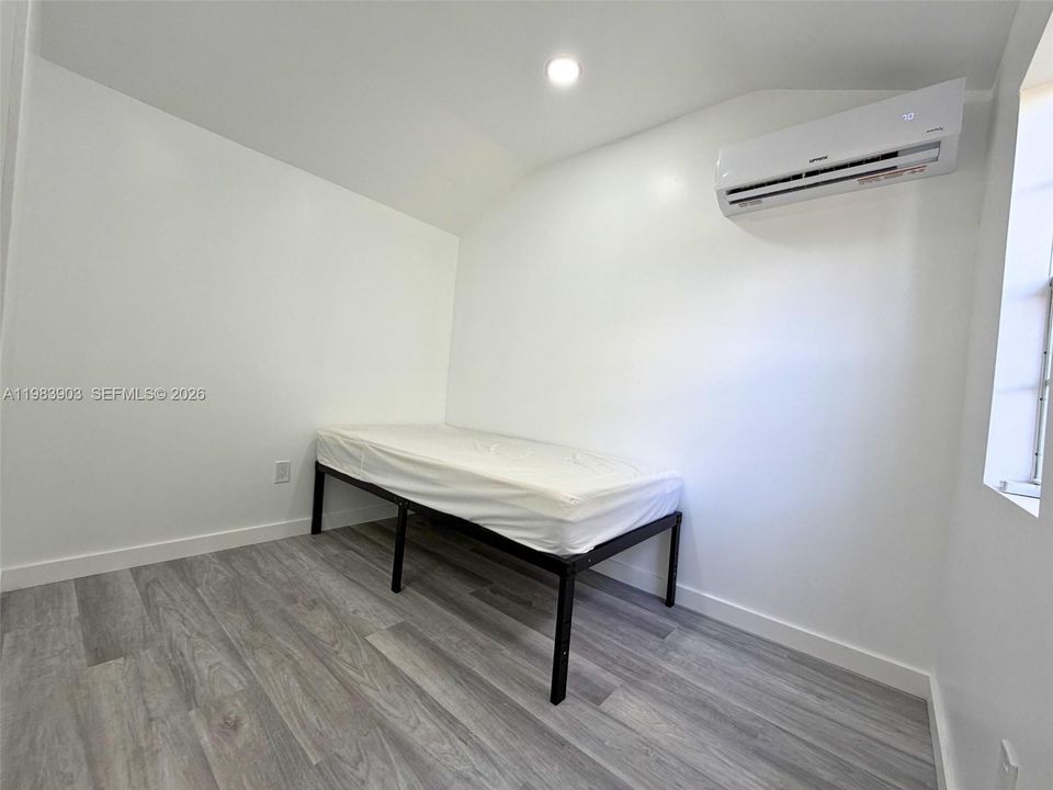 В аренду: $1,400 (0 спален, 1 ванн, 200 Квадратных фут)