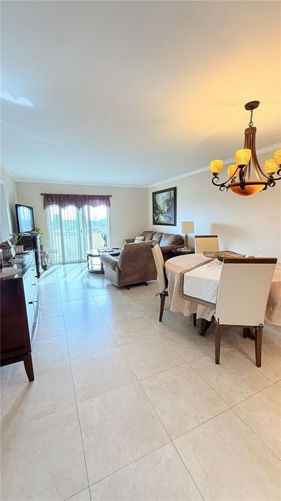 Active With Contract: $1,900 (2 beds, 1 baths, 850 Square Feet)