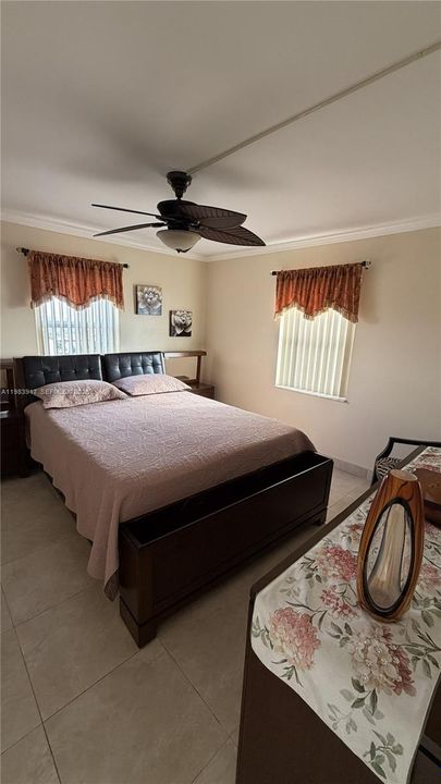 Active With Contract: $1,900 (2 beds, 1 baths, 850 Square Feet)