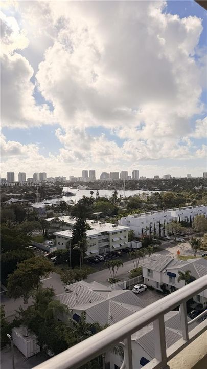 Active With Contract: $1,900 (2 beds, 1 baths, 850 Square Feet)