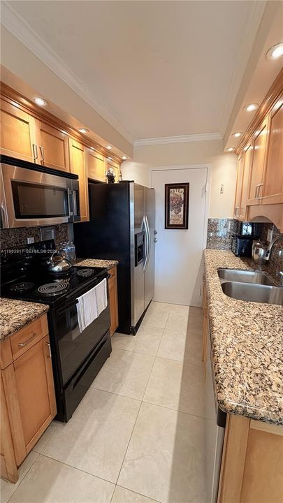 Active With Contract: $1,900 (2 beds, 1 baths, 850 Square Feet)
