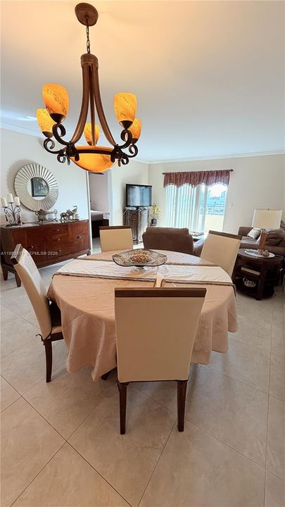 Active With Contract: $1,900 (2 beds, 1 baths, 850 Square Feet)