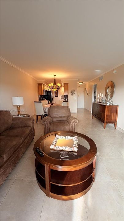 Active With Contract: $1,900 (2 beds, 1 baths, 850 Square Feet)