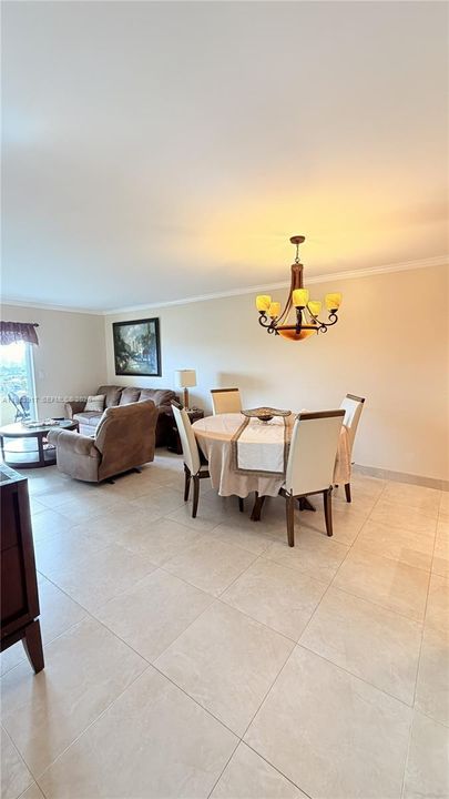 Active With Contract: $1,900 (2 beds, 1 baths, 850 Square Feet)