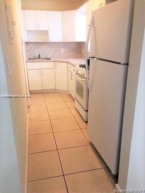 For Sale: $139,000 (1 beds, 1 baths, 714 Square Feet)