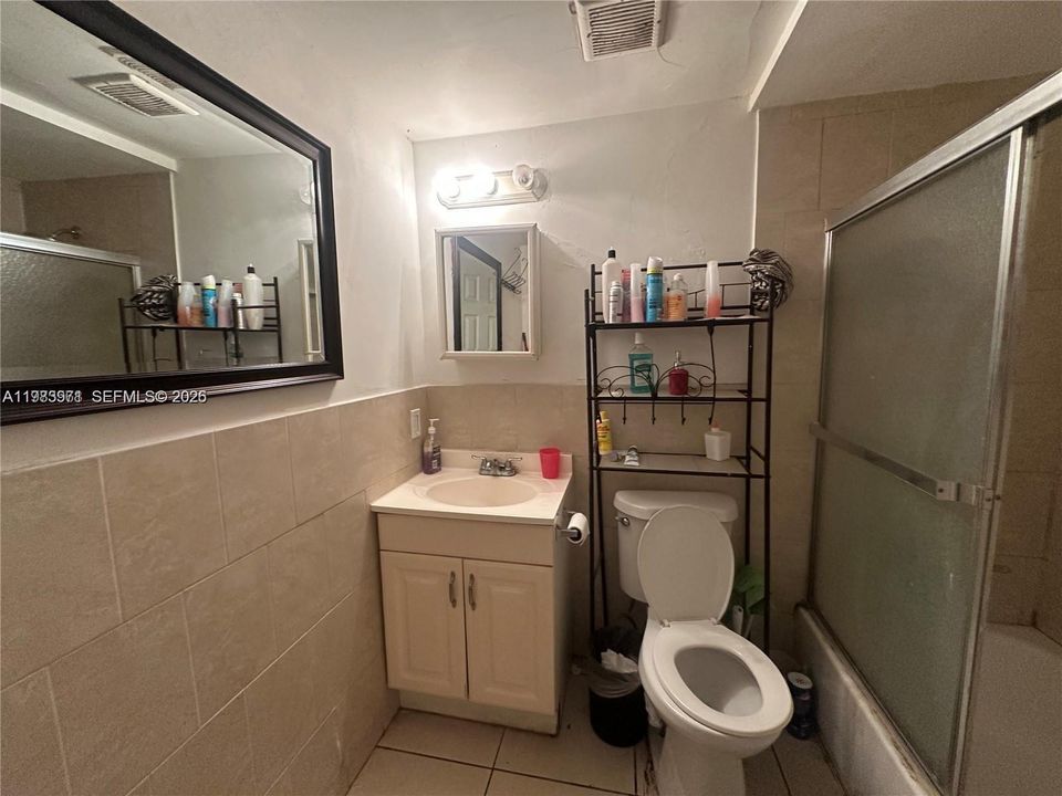For Sale: $139,000 (1 beds, 1 baths, 714 Square Feet)
