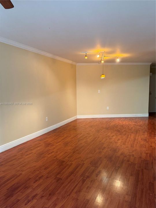 Activo con contrato: $239,000 (2 camas, 2 baños, 960 Pies cuadrados)
