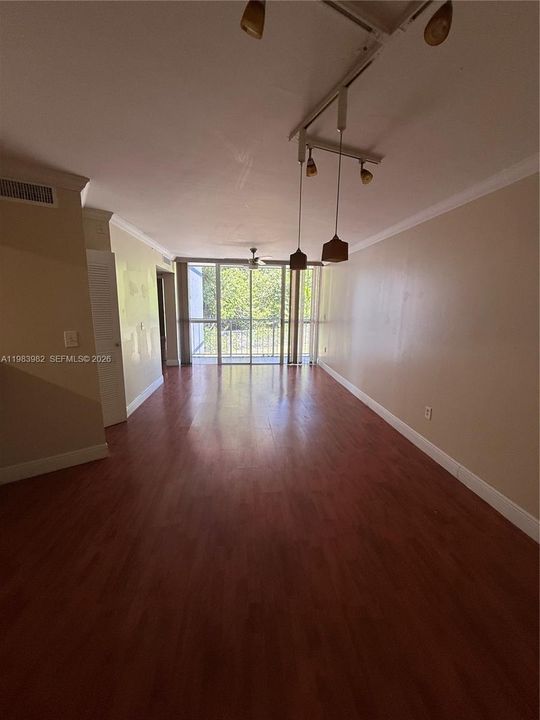 Activo con contrato: $239,000 (2 camas, 2 baños, 960 Pies cuadrados)