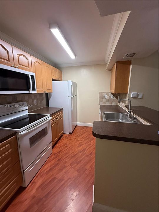Activo con contrato: $239,000 (2 camas, 2 baños, 960 Pies cuadrados)