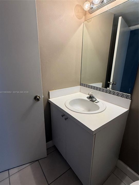 Activo con contrato: $239,000 (2 camas, 2 baños, 960 Pies cuadrados)