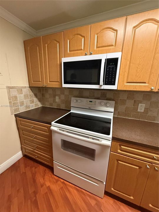 Activo con contrato: $239,000 (2 camas, 2 baños, 960 Pies cuadrados)