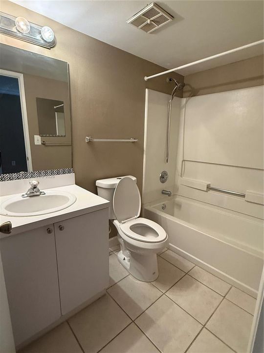 Activo con contrato: $239,000 (2 camas, 2 baños, 960 Pies cuadrados)